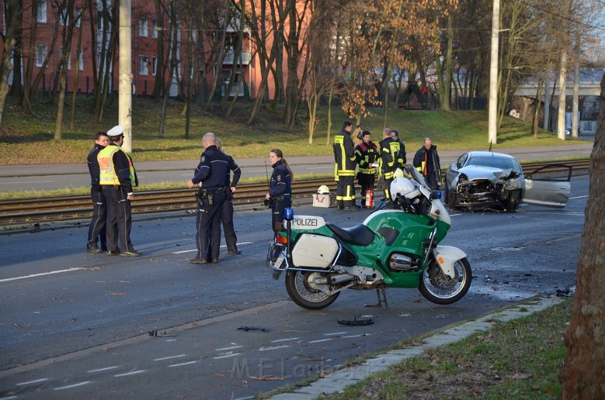 VU PKW Baum Koeln Muelheim Pfaelzischer Ring P042.JPG